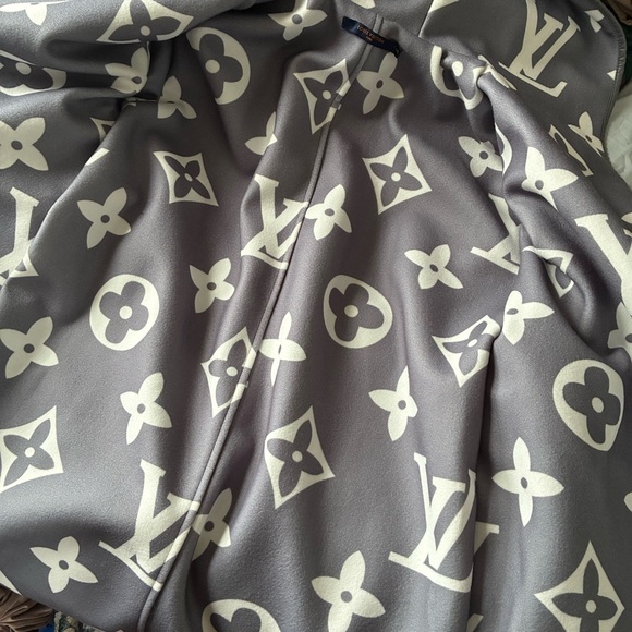 Louis Vuitton Belted Double Face Hooded Wrap Coat - Picture 10 of 14